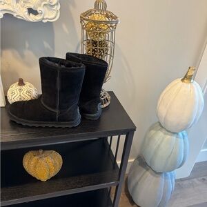 Women’s BearPaw boots size 11